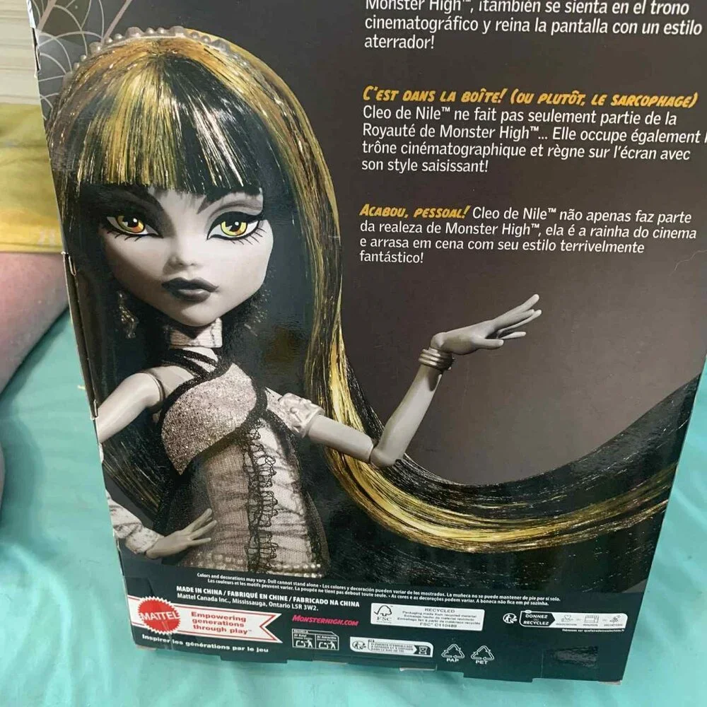 2025 Monster High Cleo De Nile Reel Drama Fashion Doll *IN HAND* some box damage - Picture 3 of 3